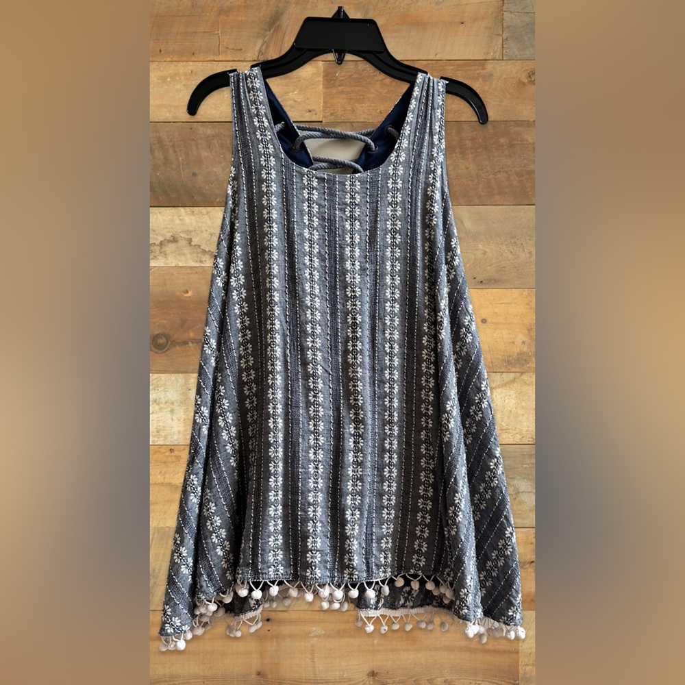 Freeway Grey/Blue & White Floral Lace-Back Blouse | Women's/Junior's Size M
